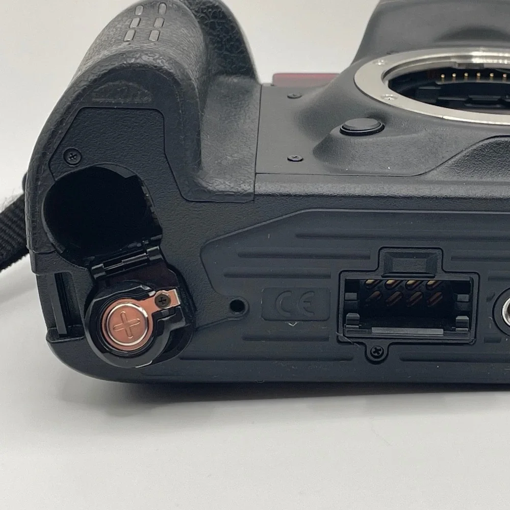 Minolta Maxxum 9 35mm SLR Film Camera w Strap and Manual Camera Only Fast Ship🔥